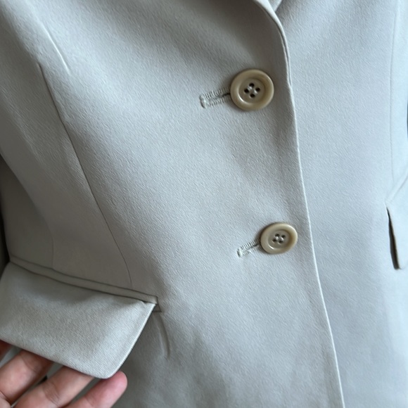 Epic New York Beige Blazer size 4 stretch fabric - Picture 4 of 7